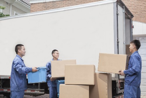 Local house removalists preparing a Dulwich home move